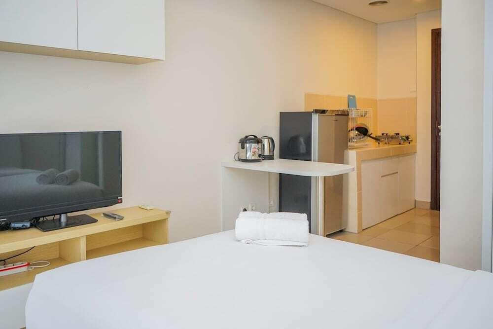 Simply Furnished and Cozy Living Studio @ Saveria Apartment — фото 5