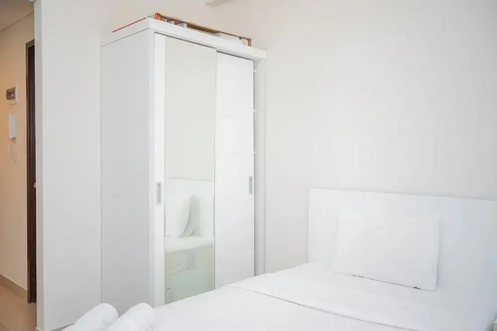 Simply Furnished and Cozy Living Studio @ Saveria Apartment — фото 3