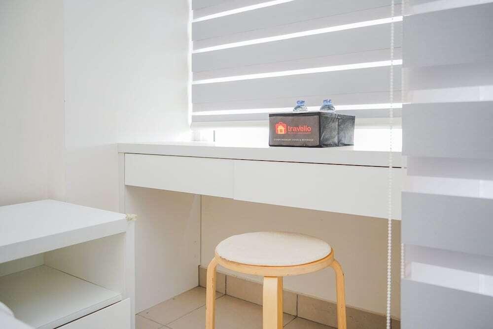 Simply Furnished and Cozy Living Studio @ Saveria Apartment — фото 1