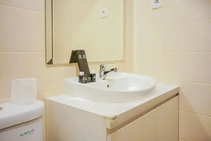 Simply Furnished and Cozy Living Studio @ Saveria Apartment — фото 6