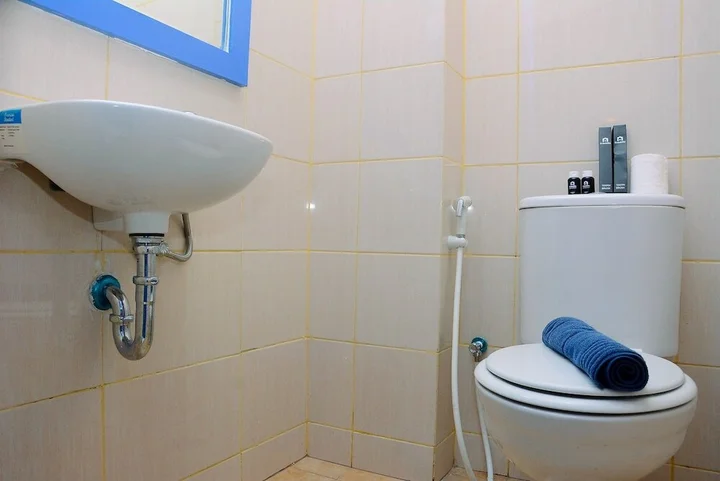 Депок: Minimalist and Posh Studio Dave Apartment