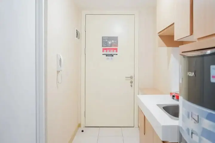 Legok: Pool View Studio Apartment at M-Town Residence