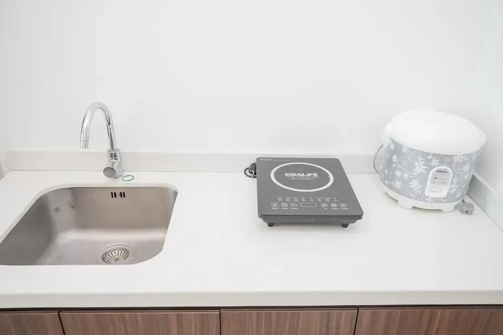 Тангеранг: Modern Studio Apartment at Tree Park Cikokol