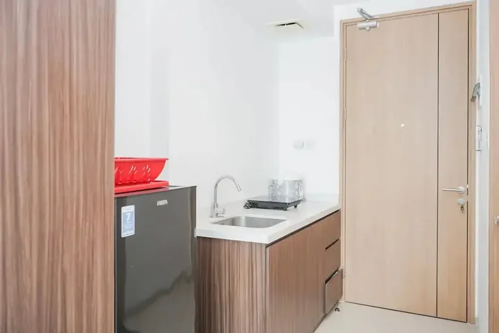 Тангеранг: Modern Studio Apartment at Tree Park Cikokol