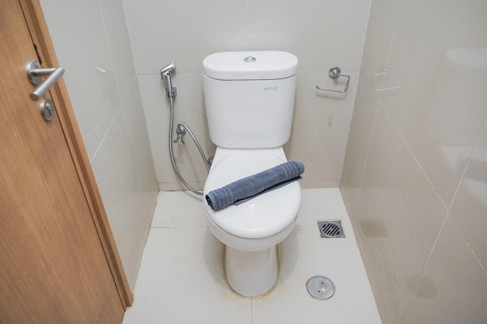 Тангеранг: Modern Studio Apartment at Tree Park Cikokol