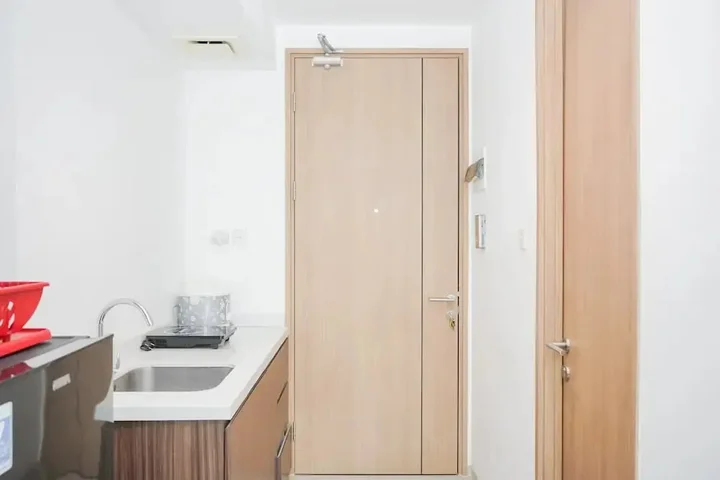Тангеранг: Modern Studio Apartment at Tree Park Cikokol