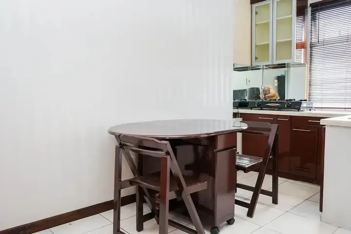 Fully Furnished 2BR Great Western Apartment near Shopping Mall — фото 5