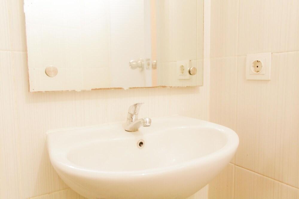 Тангеранг: Simply and Minimalist 2BR at 19 Avenue Apartment