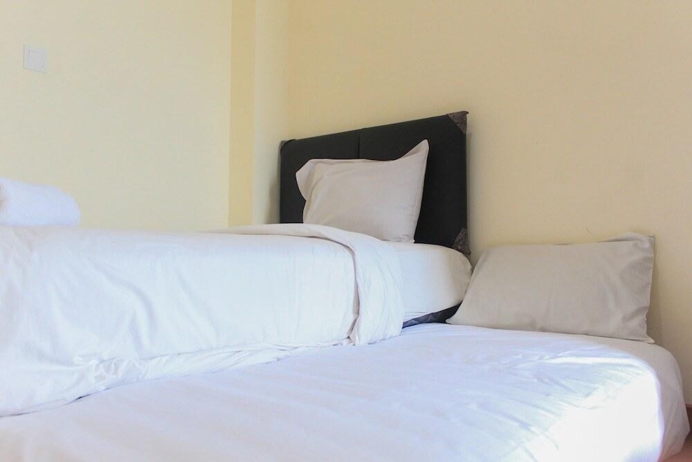 Cozy Studio Apartment At B Residence — фото 4