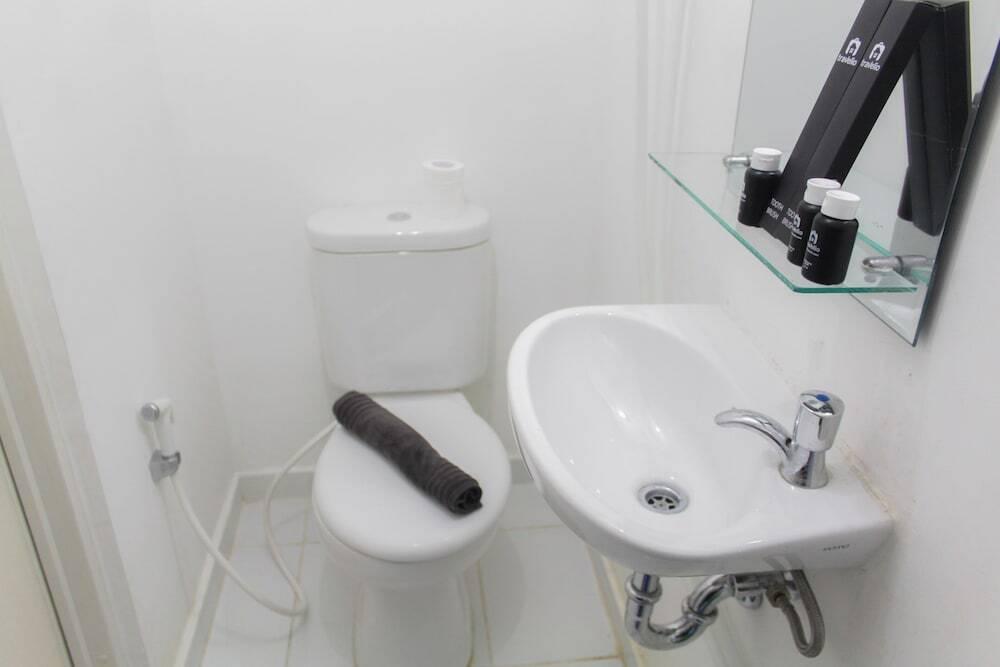 Тангеранг: Comfortable Design Studio Apartment (No Kitchen) Aeropolis Residence