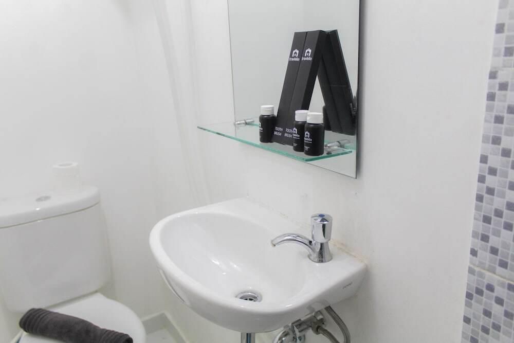 Тангеранг: Comfortable Design Studio Apartment (No Kitchen) Aeropolis Residence
