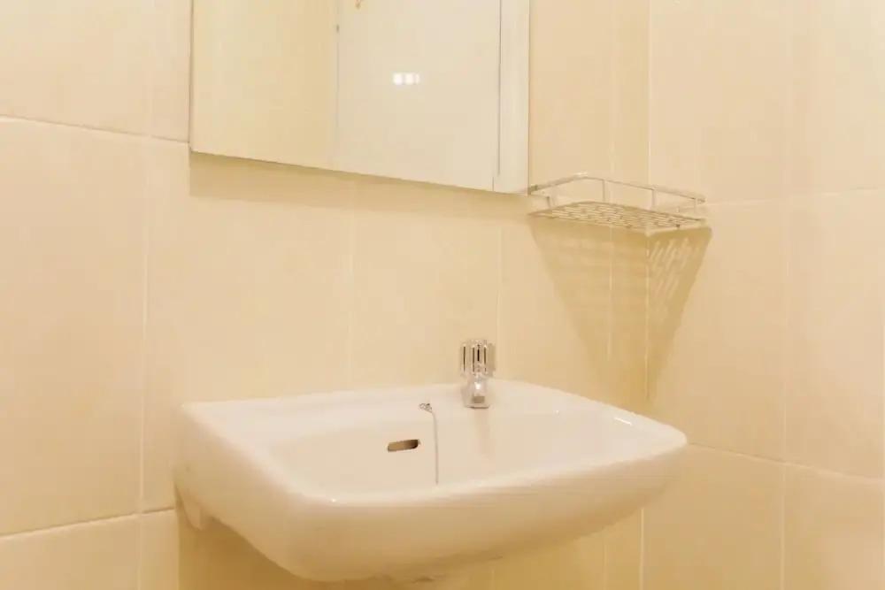Legok: Clean and Comfort 2BR Apartment M-Town Residence
