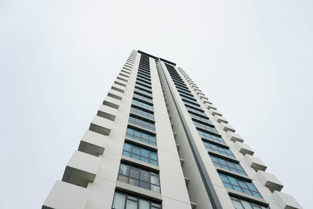 Lavish 2BR Apartment at Veranda Residence Puri — фото 1