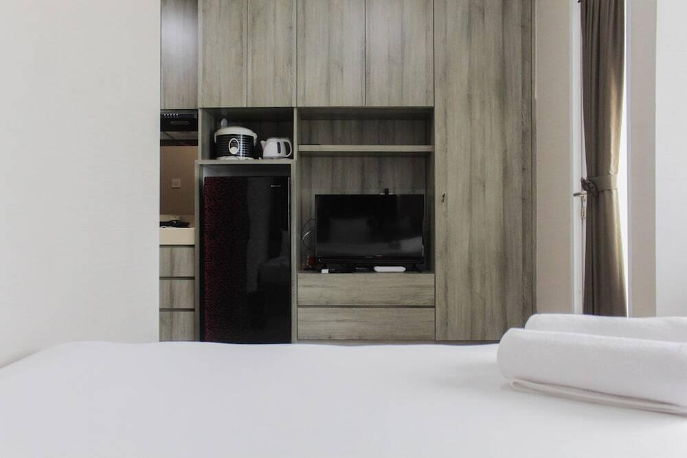 Comfy and Stylish Studio Apartment at B Residence — фото 4