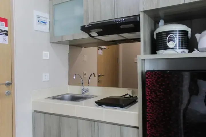Legok: Comfy and Stylish Studio Apartment at B Residence