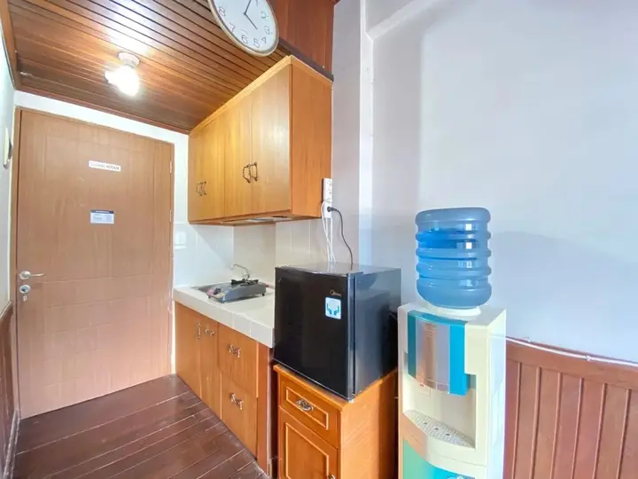 Cozy & Artistic Studio at Pinewood Jatinangor Apartment — фото 2