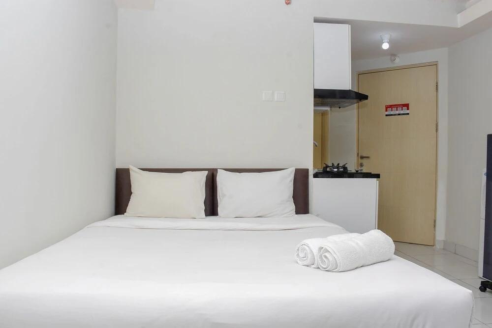 Джакарта: Cozy and Comfy Studio at Amethyst Apartment