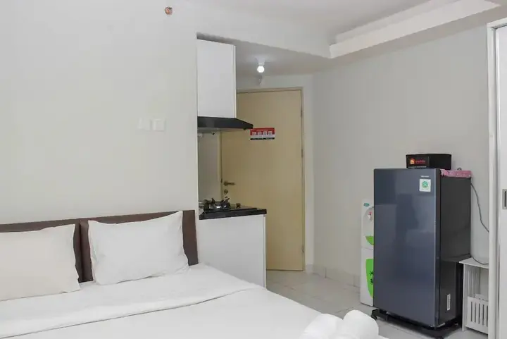 Джакарта: Cozy and Comfy Studio at Amethyst Apartment