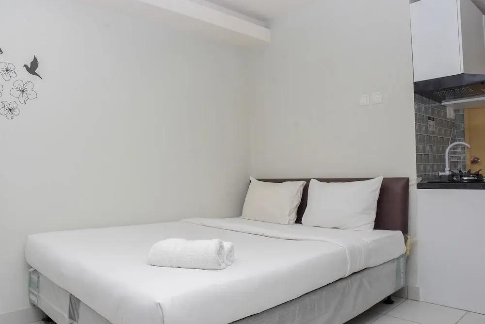 Джакарта: Cozy and Comfy Studio at Amethyst Apartment