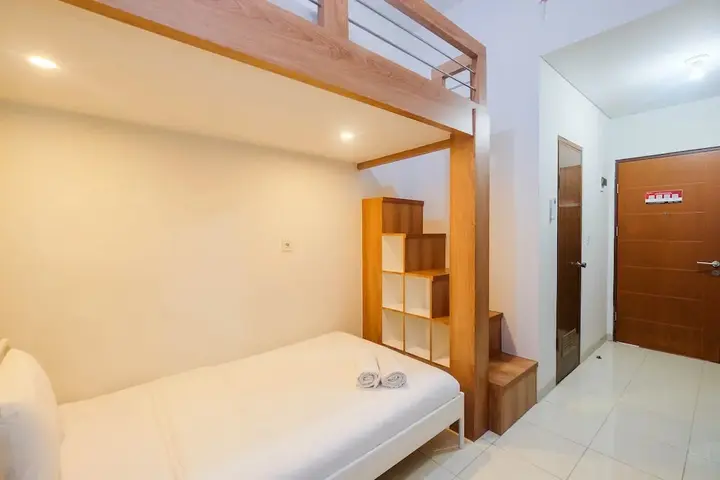 Депок: Comfort Studio Room With Bunk Bed At Dave Apartment