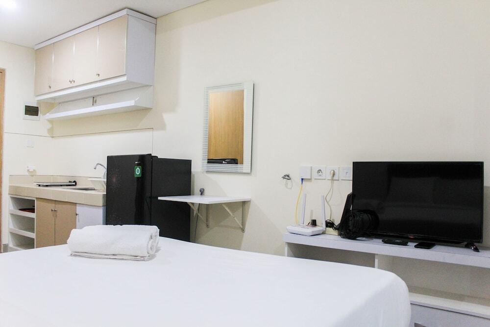 Legok: Cozy And Simply Studio Apartment At B Residence