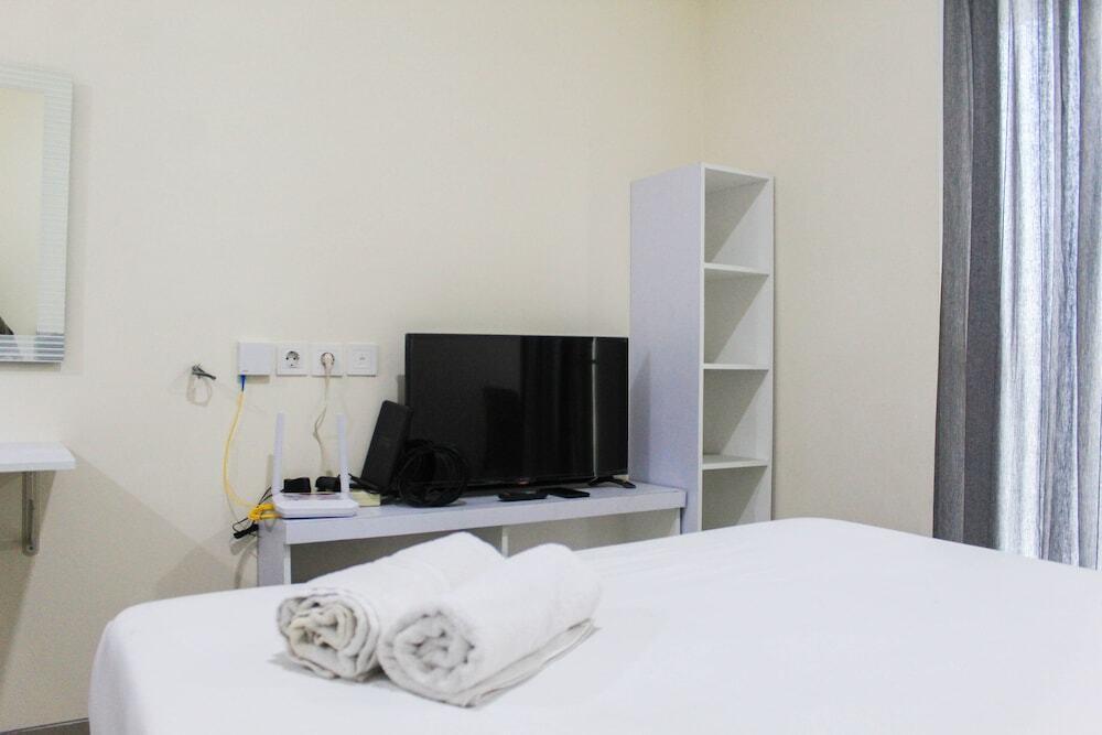 Legok: Cozy And Simply Studio Apartment At B Residence