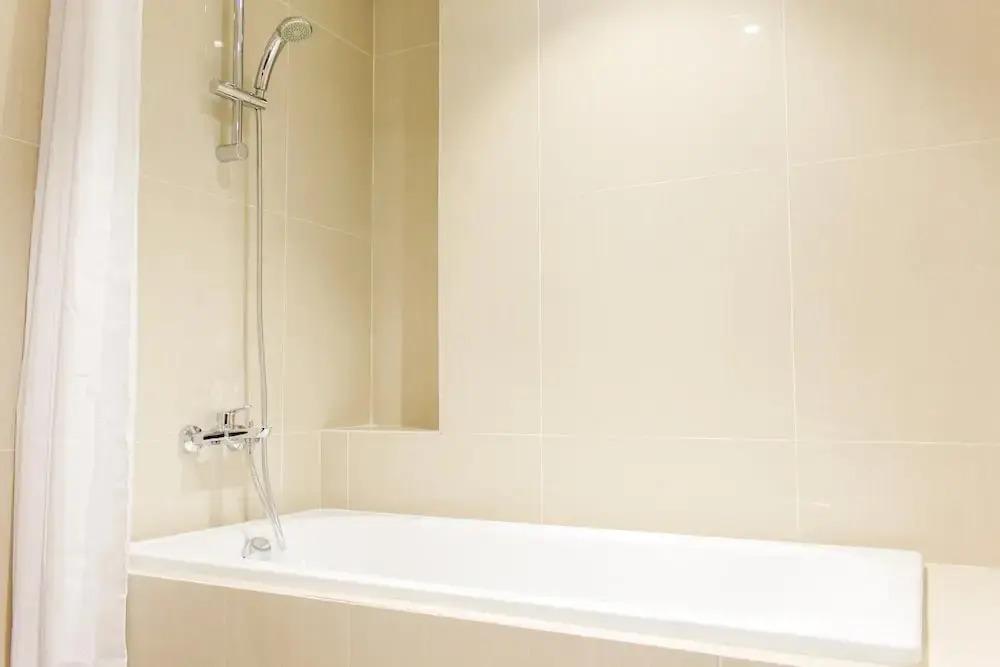 Legok: Comfort And Spacious 3Br At Branz Bsd City Apartment