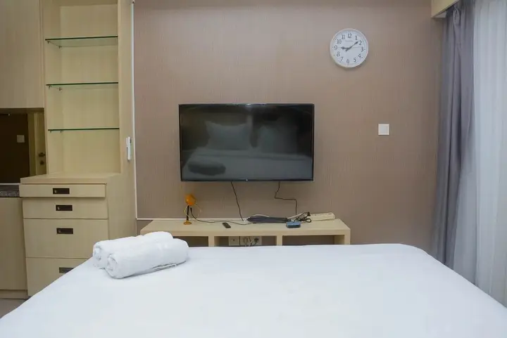 Comfort And Strategic Studio At The Nest Puri Apartment By Travelio — фото 5