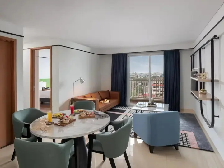 Медан: The Reiz Suites, Artotel Curated