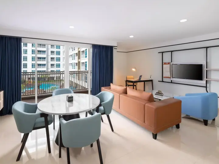 Медан: The Reiz Suites, Artotel Curated