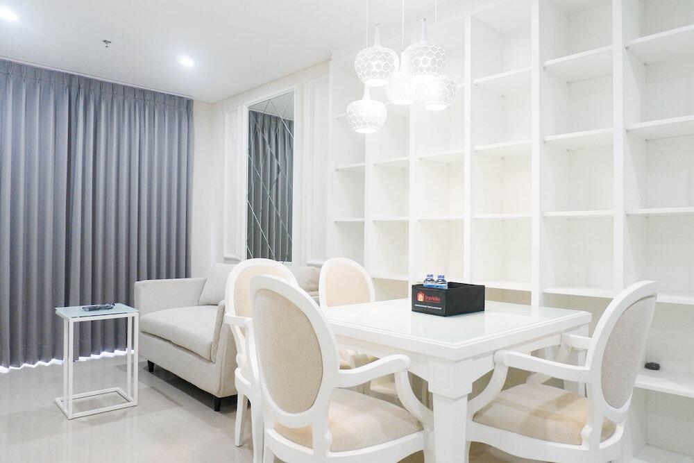 Сурабая: Spacious 1BR Apartment at Praxis