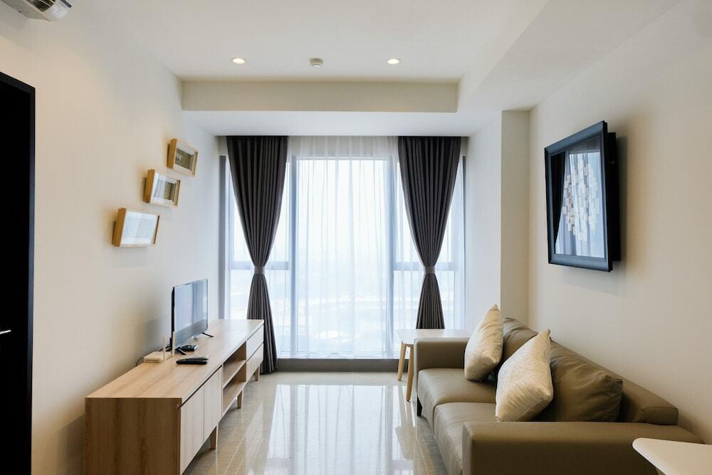 Legok: Elegant Best View 1BR Branz Apartment