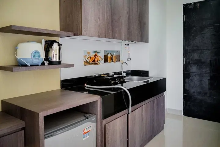 Legok: Cozy and Sweet Studio at Paramount Skyline Apartment