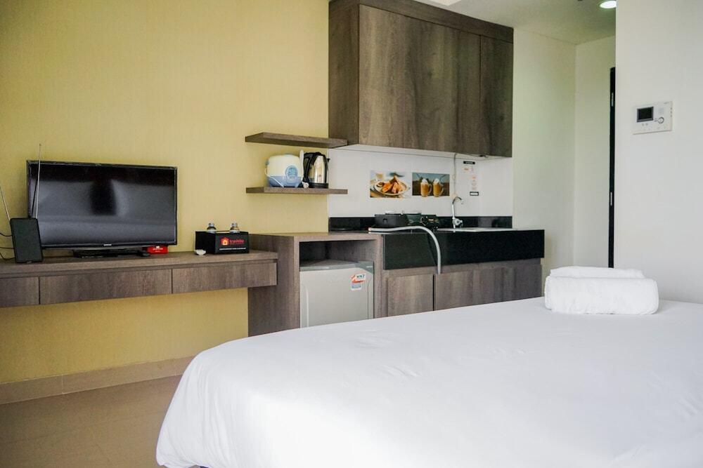 Legok: Cozy and Sweet Studio at Paramount Skyline Apartment