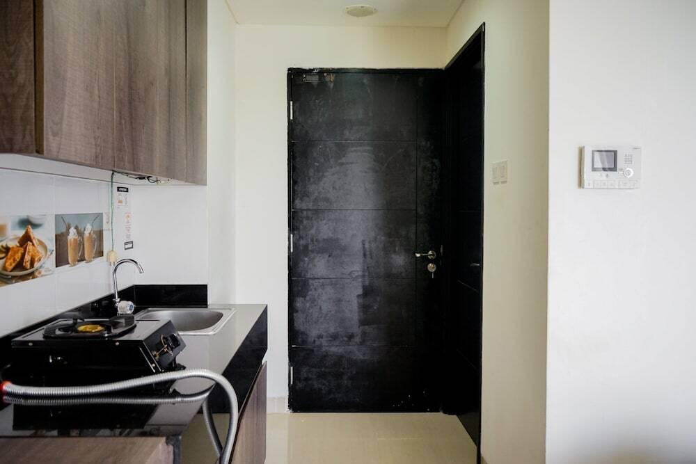 Legok: Cozy and Sweet Studio at Paramount Skyline Apartment