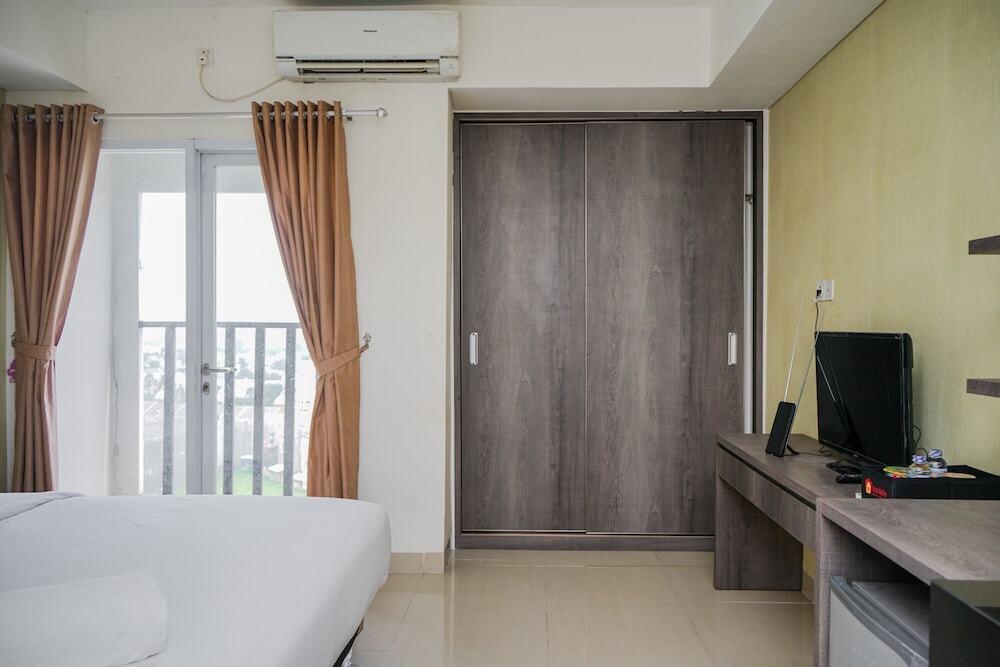 Legok: Cozy and Sweet Studio at Paramount Skyline Apartment