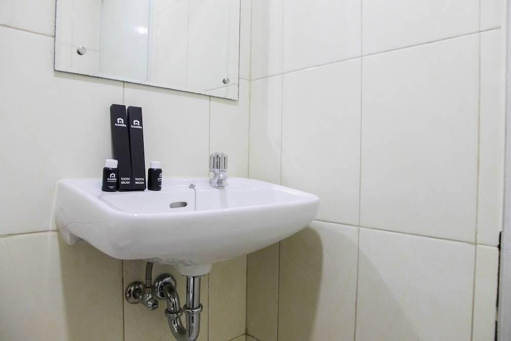 Бекаси: 2BR with Sofa Bed at Springlake Summarecon Apartment