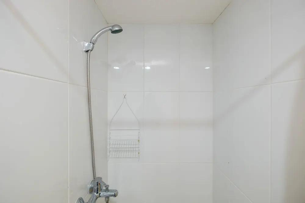 Караванг: Comfy and Nice Studio Apartment at Tamansari Mahogany