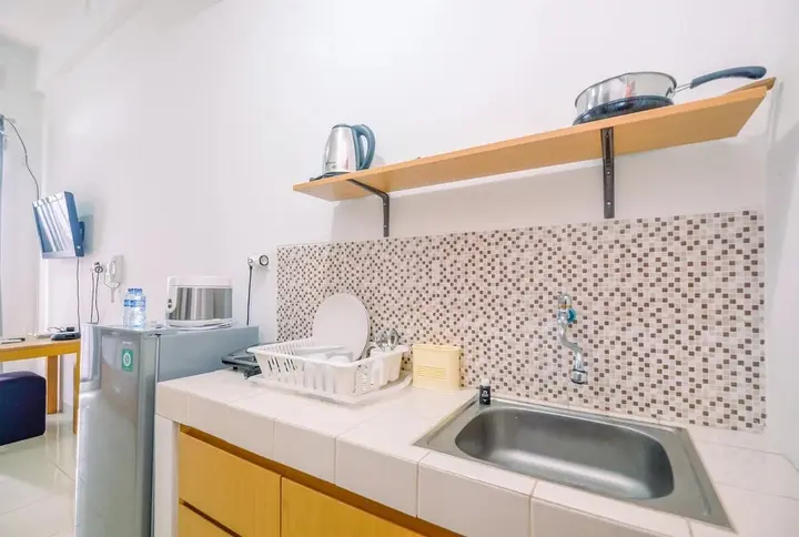 Депок: Great Deal Studio at Dave Apartment near Campus
