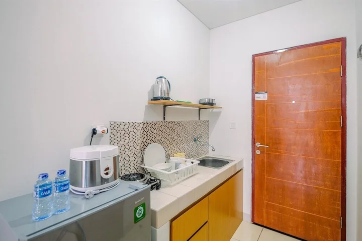Депок: Great Deal Studio at Dave Apartment near Campus
