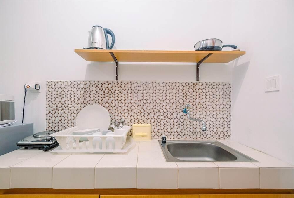 Депок: Great Deal Studio at Dave Apartment near Campus