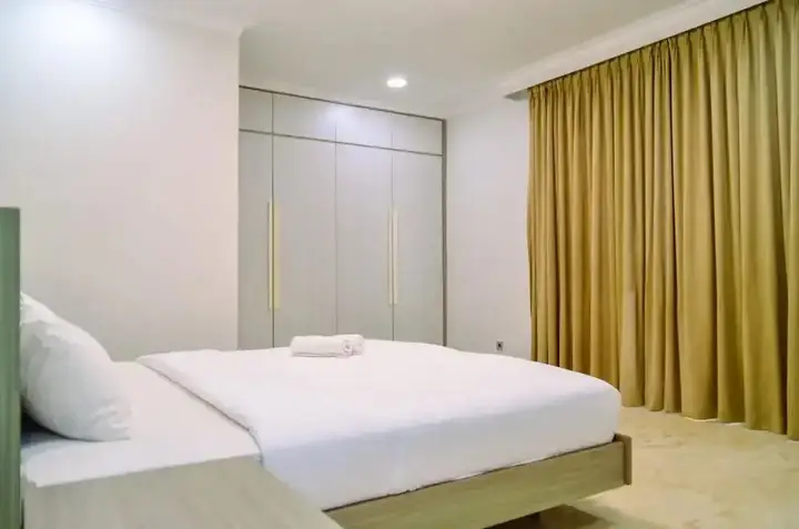 Fully Furnished with Spacious Design 3BR Penthouse Kondominium Golf Karawaci Apartment — фото 1
