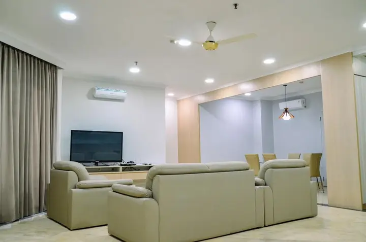 Fully Furnished with Spacious Design 3BR Penthouse Kondominium Golf Karawaci Apartment — фото 5