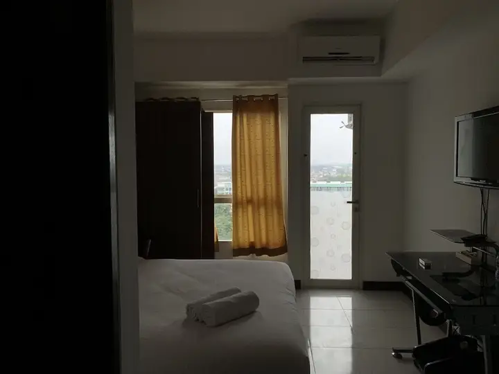 Homey and Nice Studio Apartment at Scientia Residence — фото 1