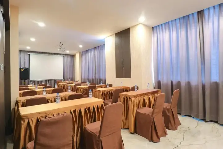 Медан: Nivia Hotel