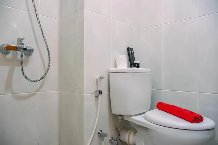 Депок: Nice And Cozy Studio At Evenciio Apartment