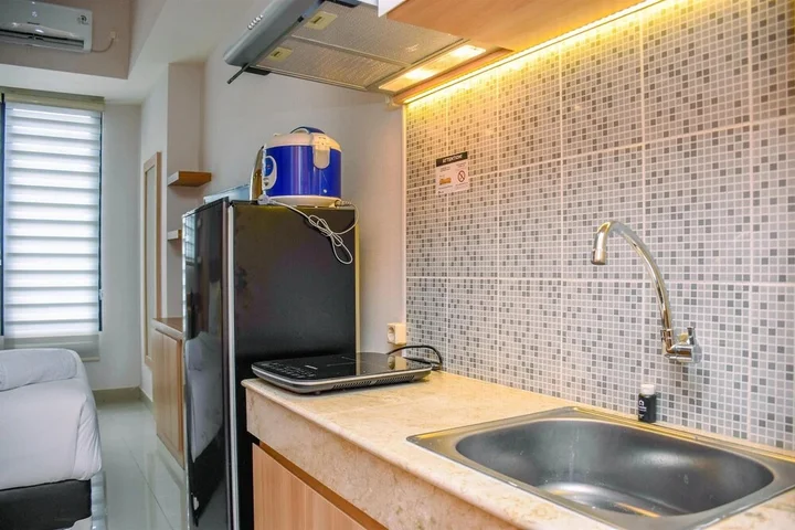 Депок: Nice And Cozy Studio At Evenciio Apartment