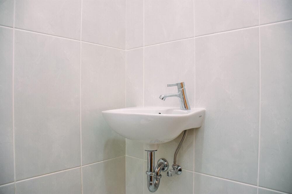 Депок: Nice And Cozy Studio At Evenciio Apartment