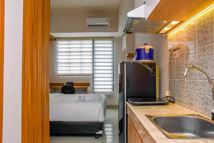 Депок: Nice And Cozy Studio At Evenciio Apartment