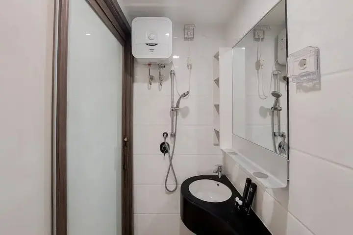 Legok: Elegant And Comfortable Studio Sky House Bsd Apartment